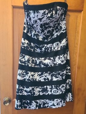 White HOUSE Black Market Black & White Floral Stripe Strapless Dress 12